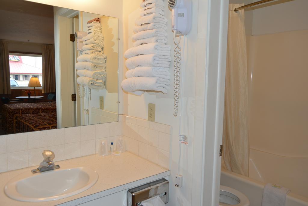 Viking Motel Lindsborg Room photo