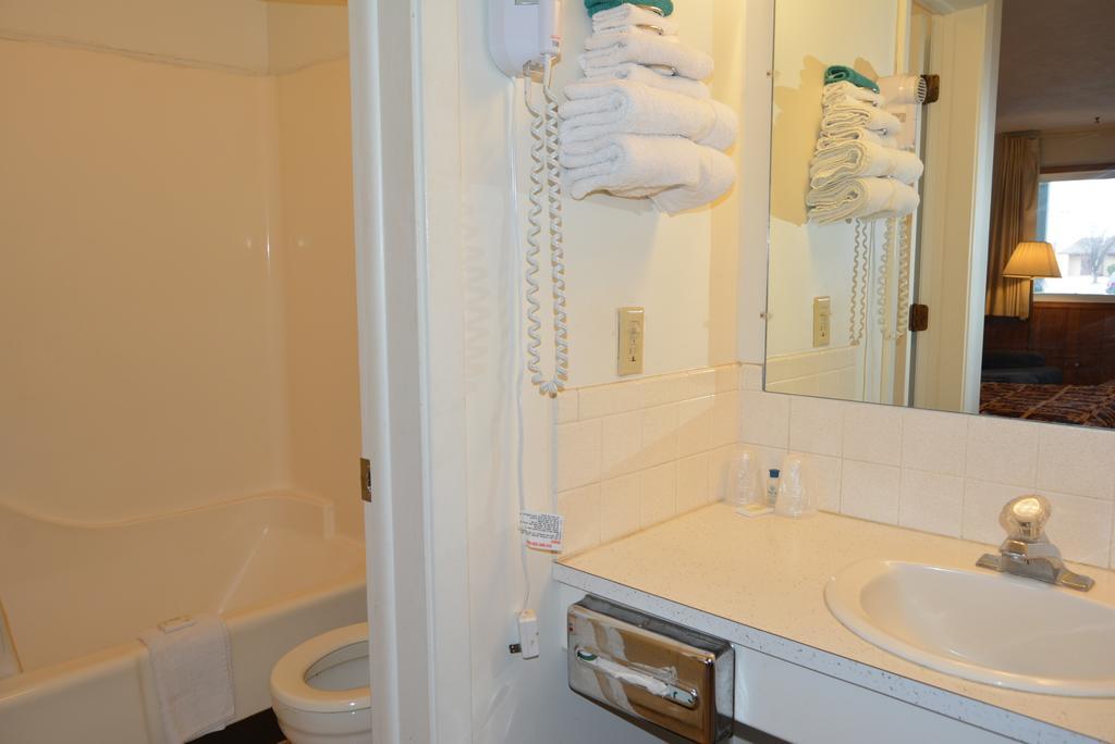 Viking Motel Lindsborg Room photo