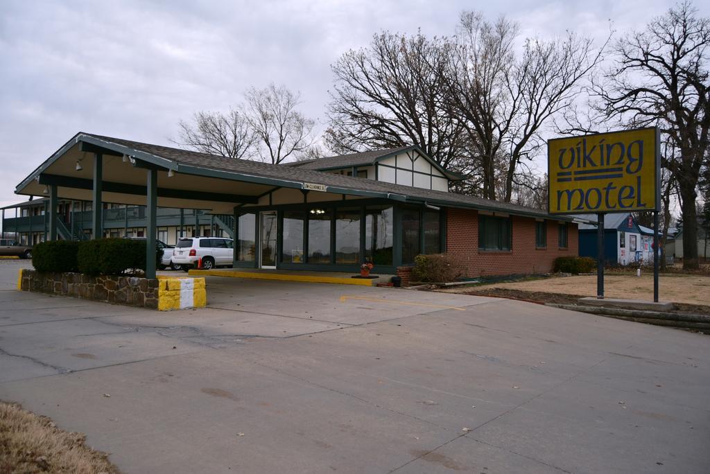 Viking Motel Lindsborg Exterior photo