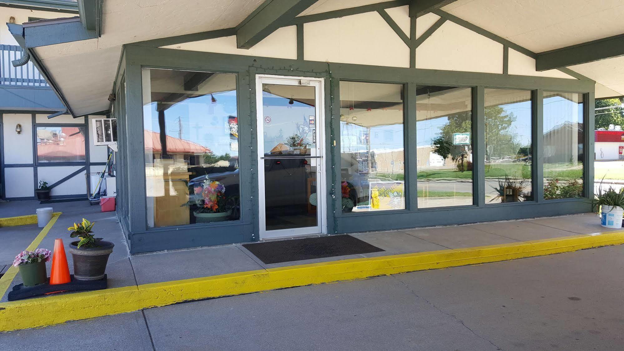 Viking Motel Lindsborg Exterior photo